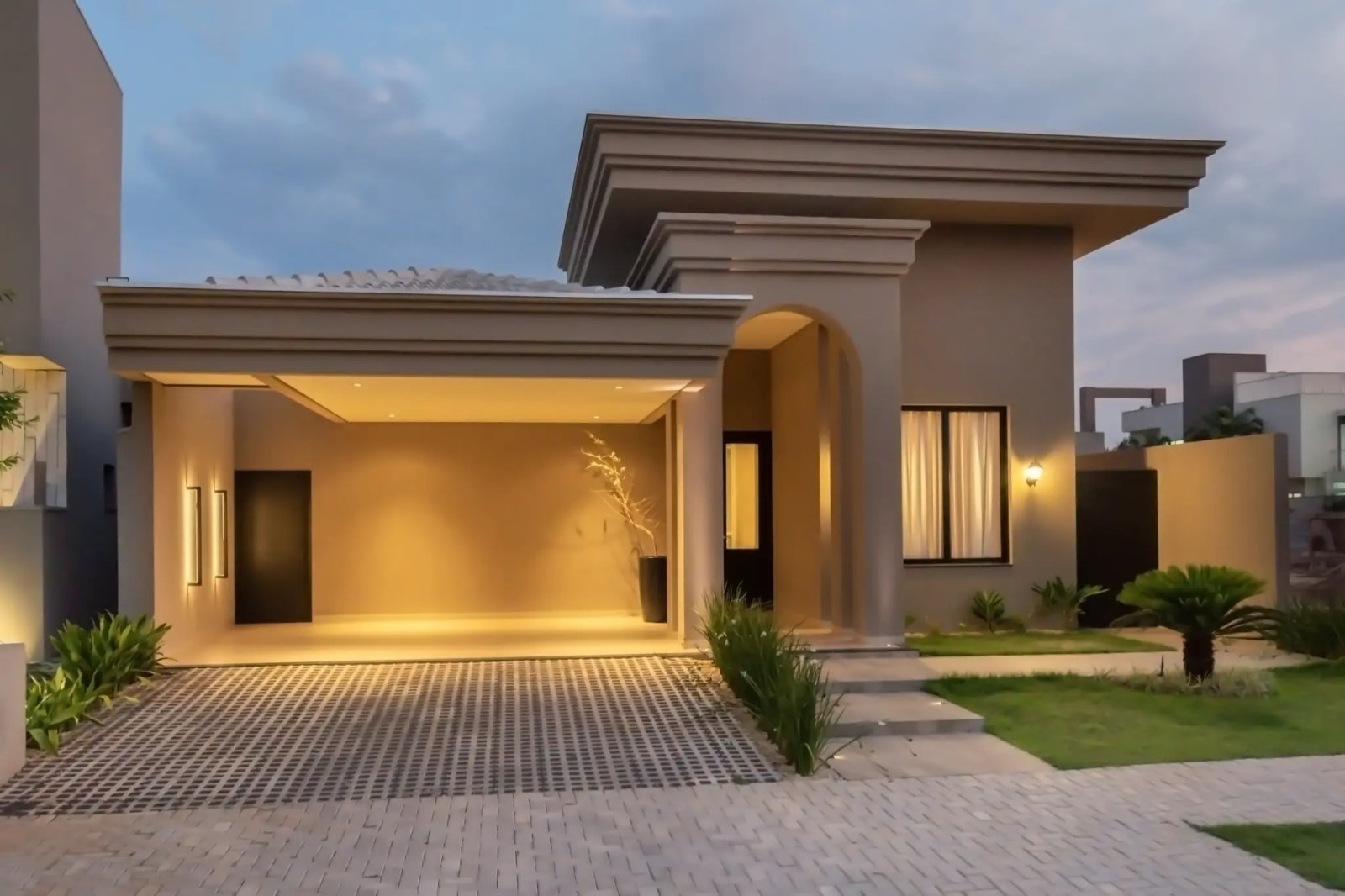 Fachada Clássico-Moderna - Vista Lateral